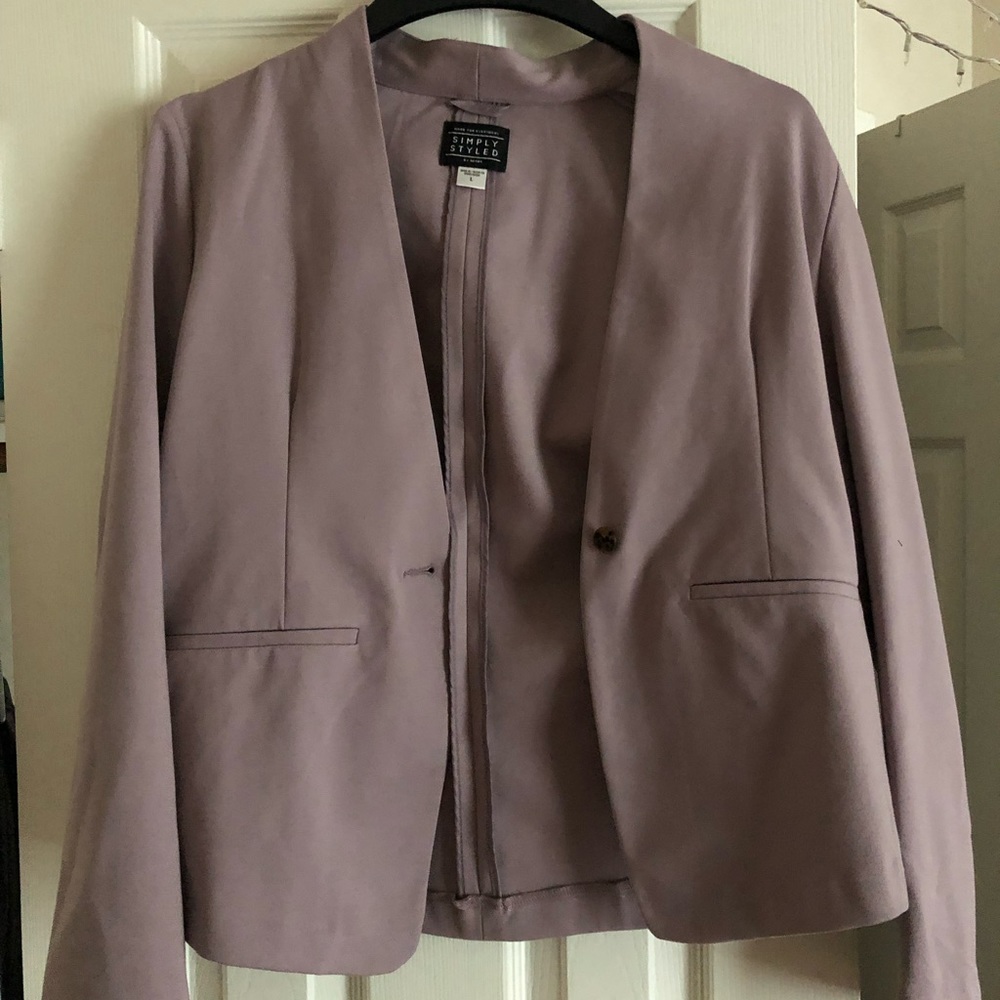 Simply styled lavender blazer